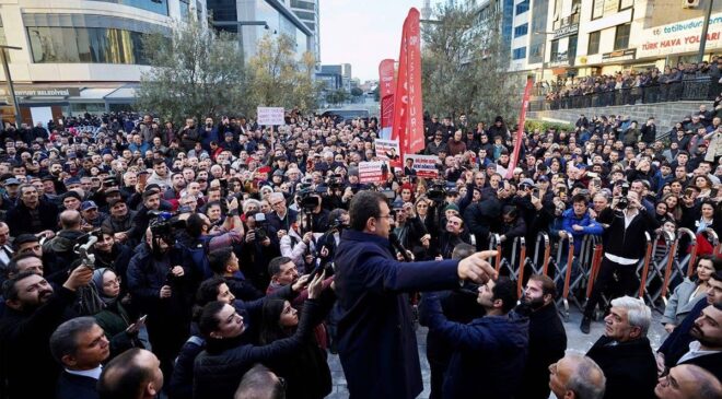 İmamoğlu kayyum atanan Esenyurt Belediyesinin karşısına Kent Lokantası açtı