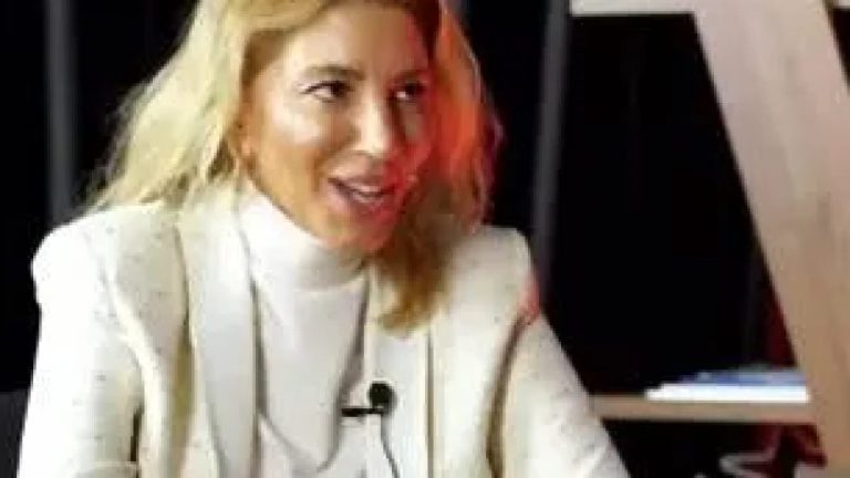 Zeynep Gür Kimdir? Kaç Yaşında, Nereli, Evli mi? Senaryosunu Yazdığı Diziler Neler?