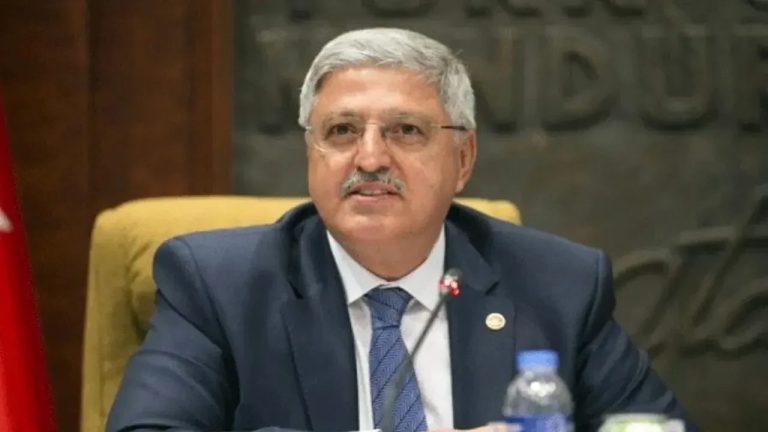 Vedat Demiröz’ün Hayatı: Kimdir, Nereli, Kaç Yaşında ve Siyasi Kariyeri
