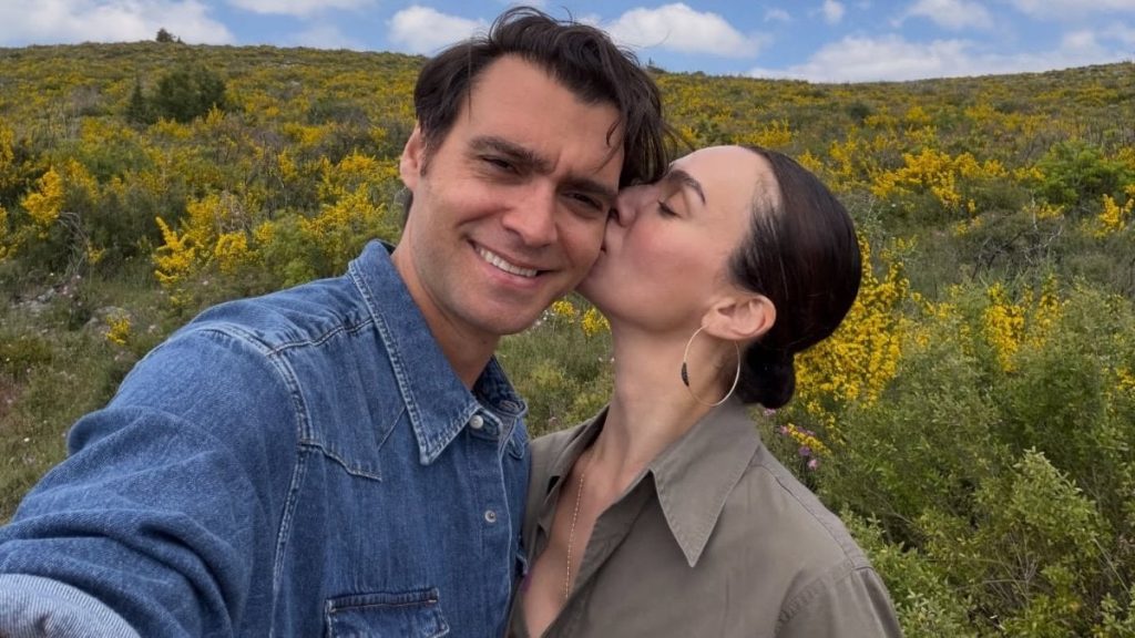Birce Akalay ile Hakan Kurtaş’ın İzmir tatili ve sosyal medya paylaşımı ilgi gördü