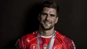Devrim Özkan ile adı anılan Trevor Clevenot kimdir, kaç yaşında?