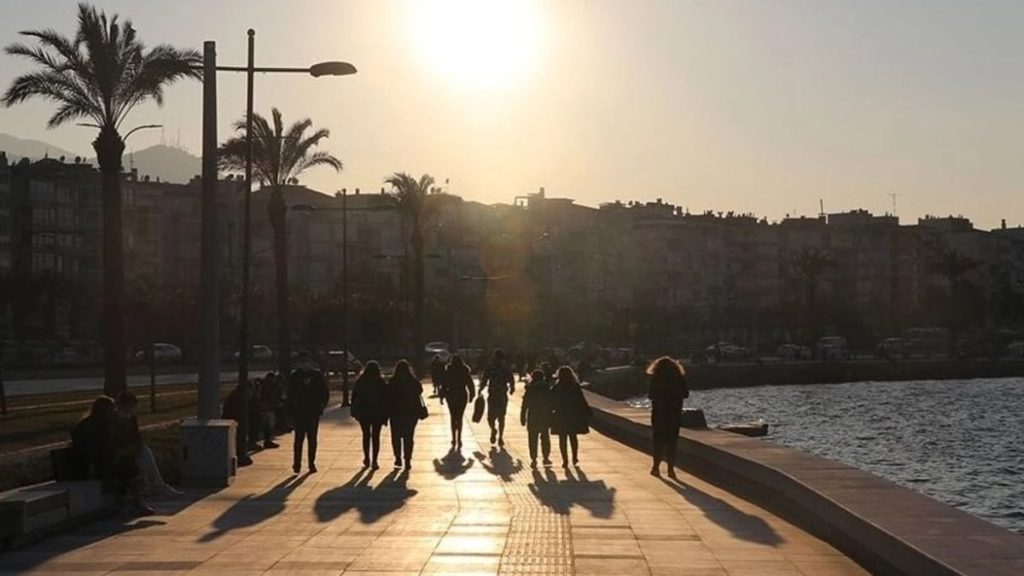 Yeni haftada sıcaklıklar mevsim normallerinin üzerinde seyredecek, yağış uyarısı da var