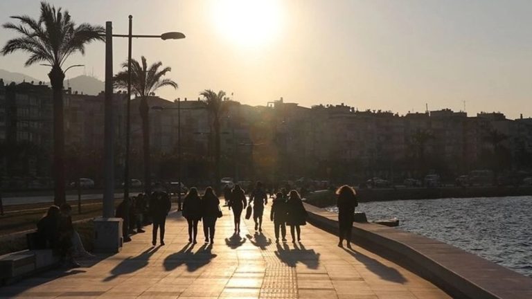 Yeni haftada sıcaklıklar mevsim normallerinin üzerinde seyredecek, yağış uyarısı da var