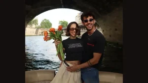Zeynep Bastık ve Serkay Tütüncü Paris’te evlilik teklifiyle gündeme geldi